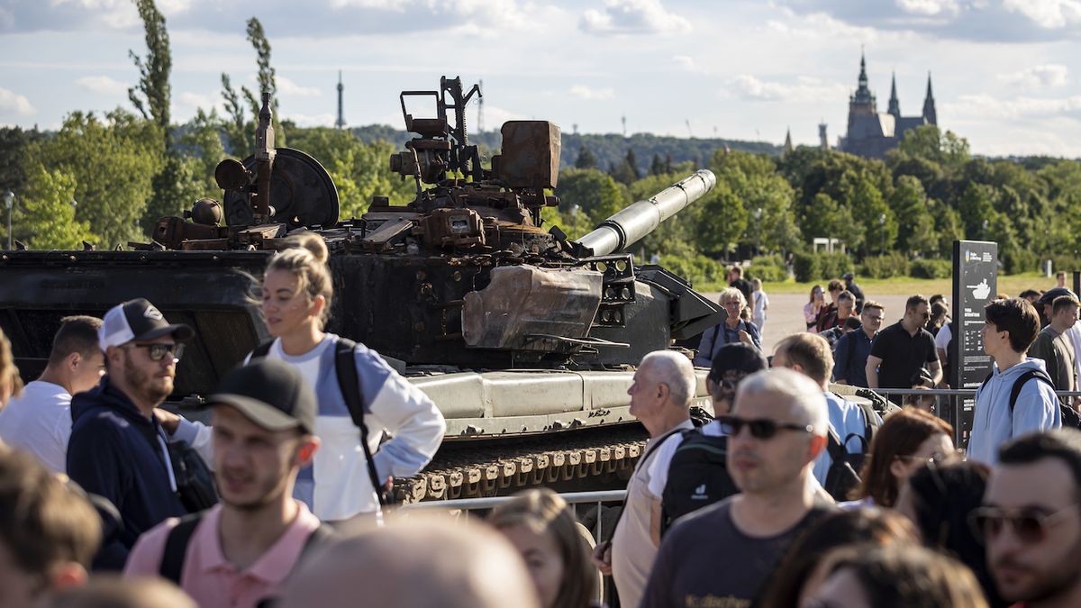 FOTO: Výstava zničené ruské vojenské techniky umožňuje vidět dopady války zblízka
